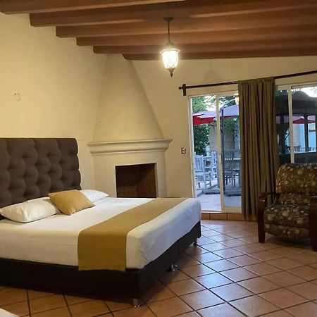 Hotel Maria Emilia Cuernavaca Amatitlán 外观 照片
